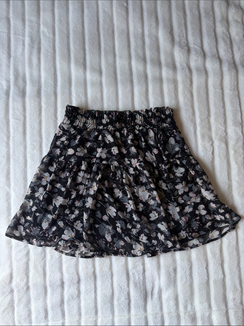 B Jewel Black Mini Skirt black grey white pink Floral Print Sz S - Picture 3 of 9